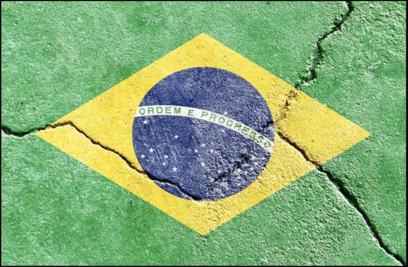 Brazil+fractures+after+Lula+scarcely+wins+presidential+elections.