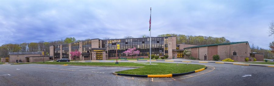 A+view+of+Kinnelon+High+School+and+its+parking+lot.